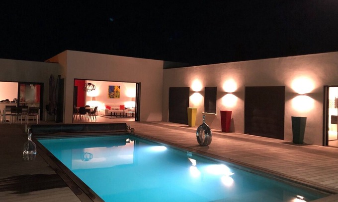 Montaren-et-Saint-Mediers House | Contemporary Californian style villa