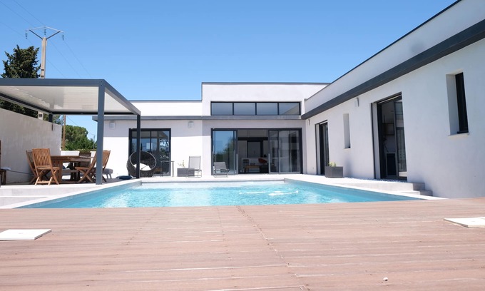 Chateauneuf-de-Gadagne House | Contemporary villa with private pool 8 beds in Chateauneuf de Gadagne