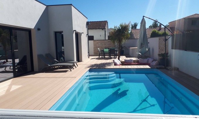 Saint-Sulpice-de-Royan House | Contemporary villa with heated pool