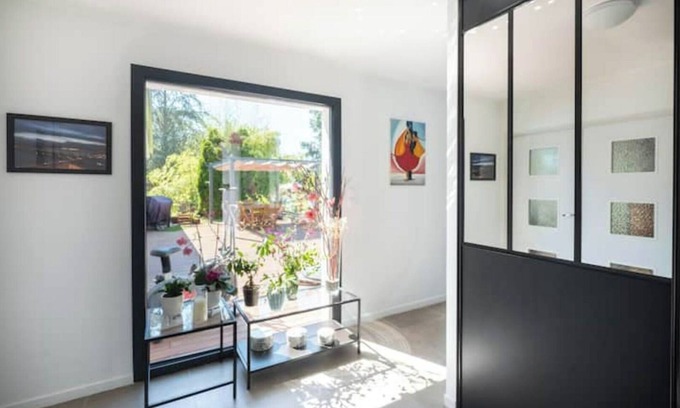 Saint-Medard-d'Eyrans Villa | Contemporary villa near Bordeaux