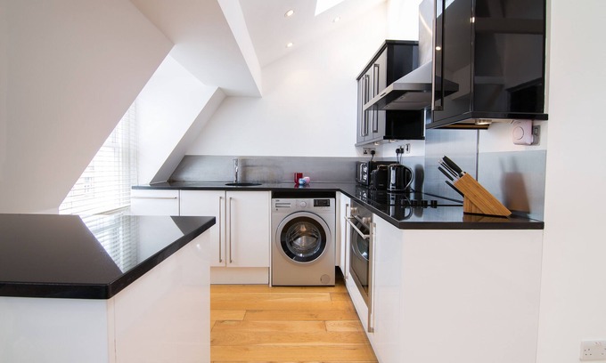 Munster Apartment | Contemporary 1 Bed Flat in Fulham Near The Thames