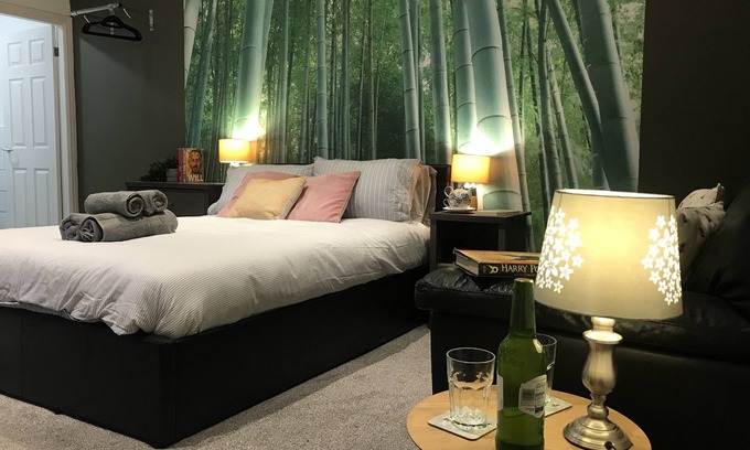 Wigan Apartment | Contemporary 1 bed studio for comfy stay in Wigan