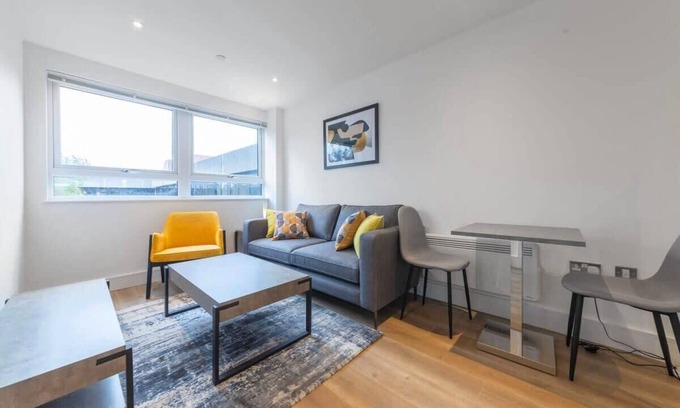 East Grinstead Apartment | Contemporary 1 Bedroom Apartment in East Grinstead