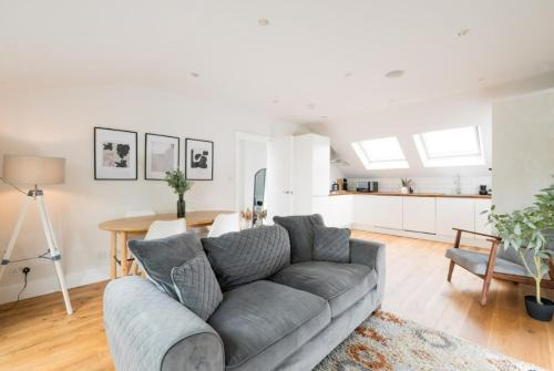 Lewisham Apartment | Contemporary 2 Bed Loft Honor Oak, London Apt