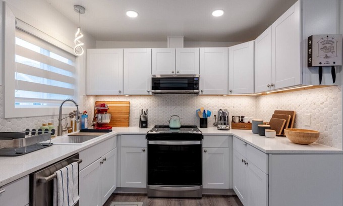 Douglas Apartment | Contemporary 2-bedroom Apartment