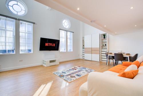 Snaresbrook Apartment | Contemporary 2-Bedroom Apartment in Wanstead, London