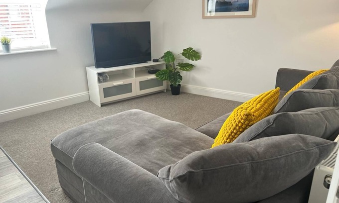Swanage Apartment | Contemporary 2 bedroom apartment in the heart of Swanage, pets welcome