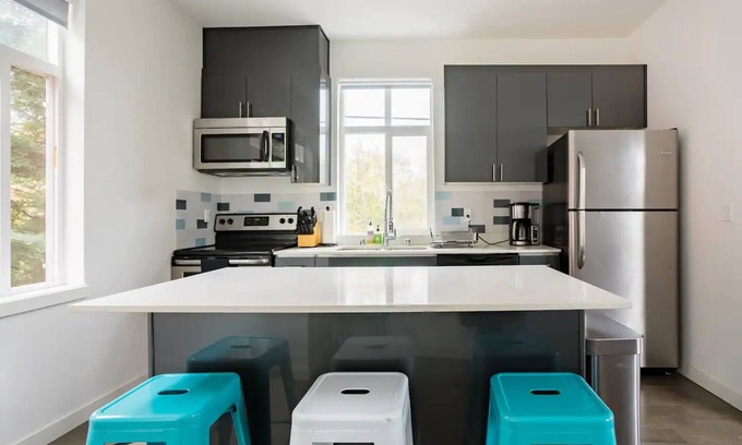 North Delridge House | Contemporary 3 BR & 3.5 BA Home in West Seattle