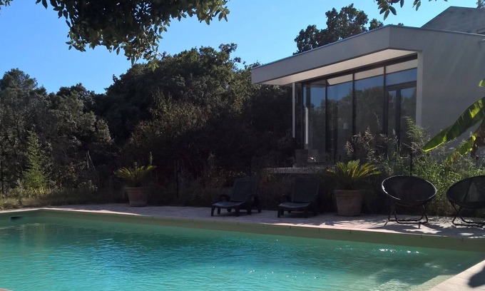 Assas Villa | Contemporary air-conditioned villa in large Mediterranean-type landscape garden