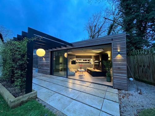 Woodstock Apartment | Contemporary Annex