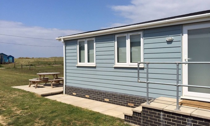Heacham Cabin | Contemporary Beach Lodge With Sand Dunes And River Views