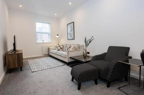 Bolton Apartment | Contemporary Bolton Apartment in Central Location