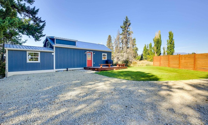 Bonners Ferry Cabin | Contemporary Cabin w/Mountain Views & Deck
