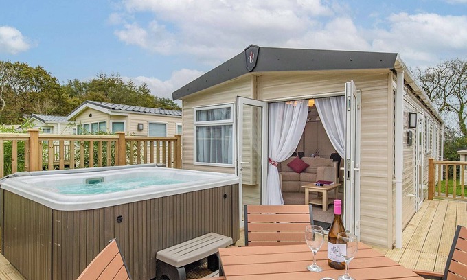 Narberth House | Contemporary caravan with one double and one twin.