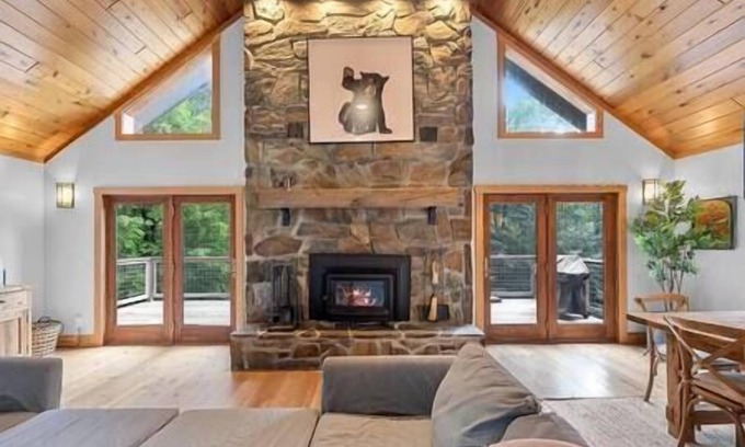 Stowe Area Ski Chalet | Contemporary Chalet - Open floor plan - Location!