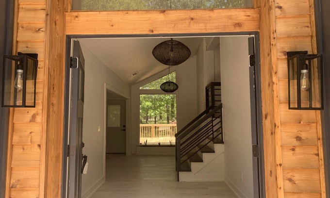 Belden House | Contemporary Charm near Elvis Presley’s Birthplace - Sleeps 12