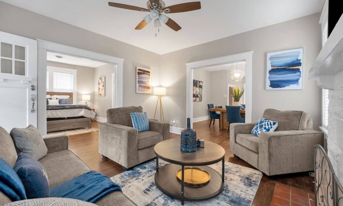 Vollintine-Evergreen House | Contemporary Cottage near zoo and Rhodes college