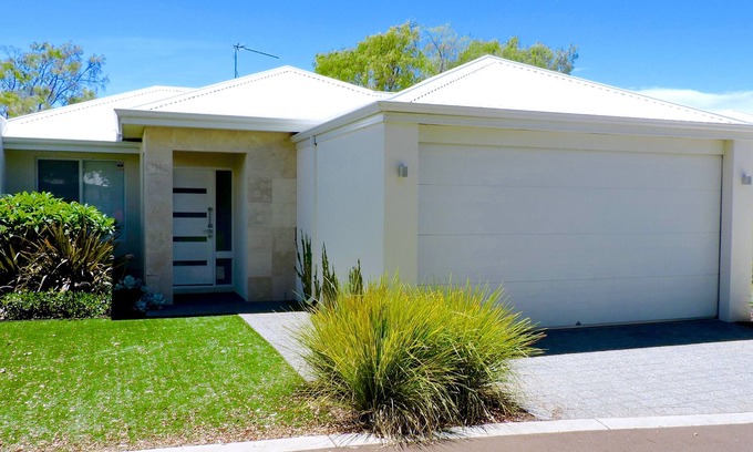 Quindalup House | Contemporary Cove