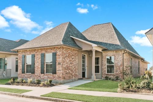 Lake Charles House | Contemporary Fast Wifi Comfortable