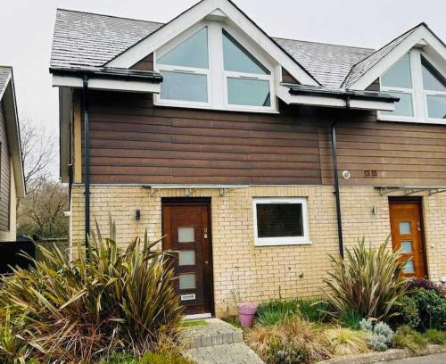Walkford House | Contemporary Haven Close to the Coast