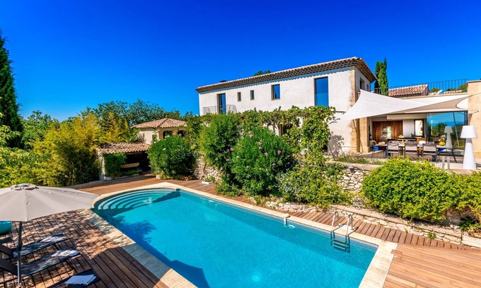 Aix-en-Provence Villa | Contemporary house in Aix-en-Provence with pool and views of the countryside.