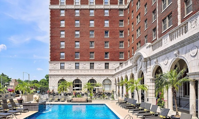 Central West End Apartment | Contemporary Hotel in Central West End district! Pets Are Welcome! Parking, Pool