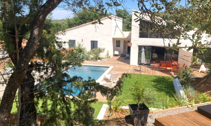 Jouques House | Contemporary house with pool
