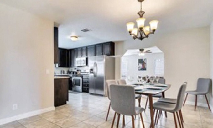 Arlington South House | CONTEMPORARY & MODERN 5-BEDROOM HAVEN W/POOL