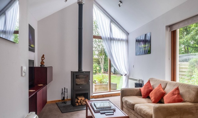 Glenmorangie Apartment | Contemporary One Bedroom Apartment Close To All Amenities In Conservation Area