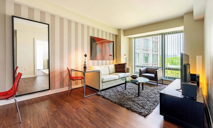 West End Apartment | Contemporary One Bedroom in Historic West End