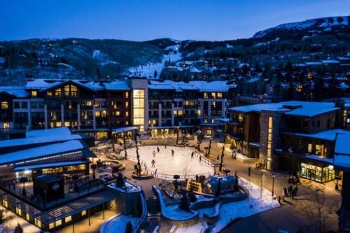 Snowmass Village Apartment | Contemporary, Oversized 1 Bedroom Luxe Ski-Inout Residence With Additional Den