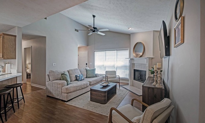 Flowood House | Contemporary Retreat near Lakeshore