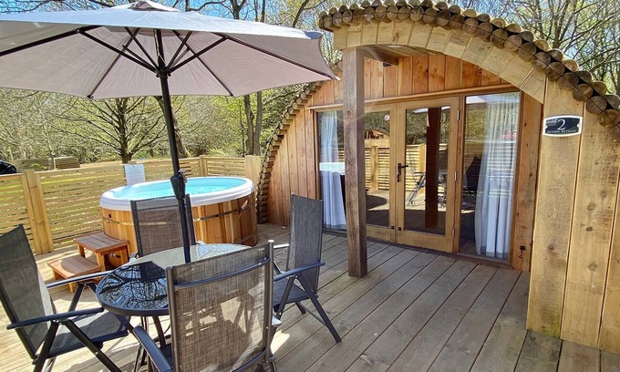 Alford Cottage | Contemporary, spacious and stylish retreats with one double bedroom and one twin bedroom.