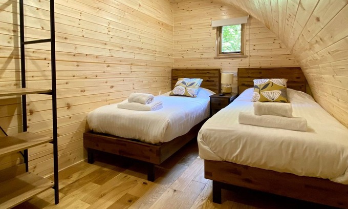 Alford Cottage | Contemporary, spacious and stylish retreats with one double bedroom, one twin bedroom and sofa which