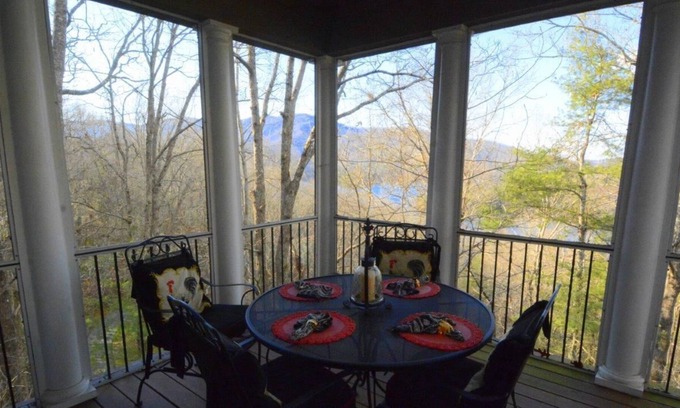 Santeetlah Cottage | Contemporary Tree House nestled top of mountain in the town of Lake Santeetlah