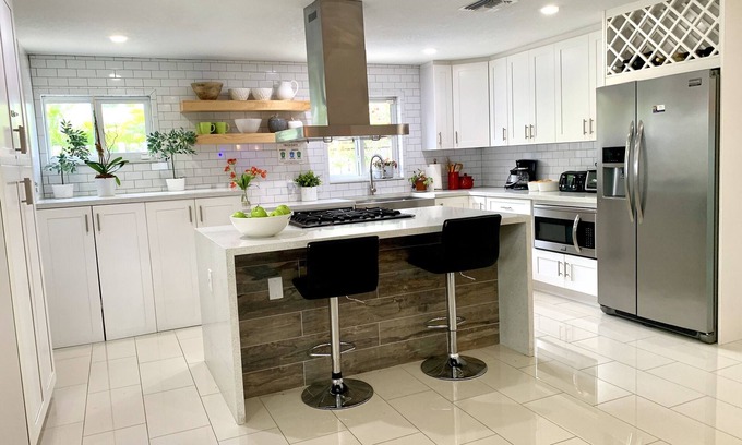 Coral Heights House | Contemporary Vacation Home
