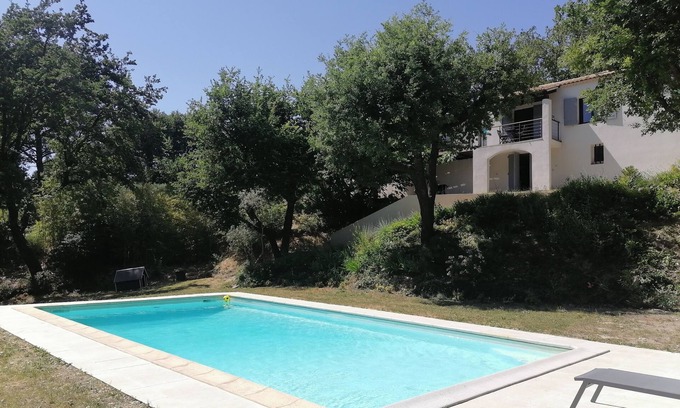 Eguilles Villa | Contemporary Villa in the sky and trees