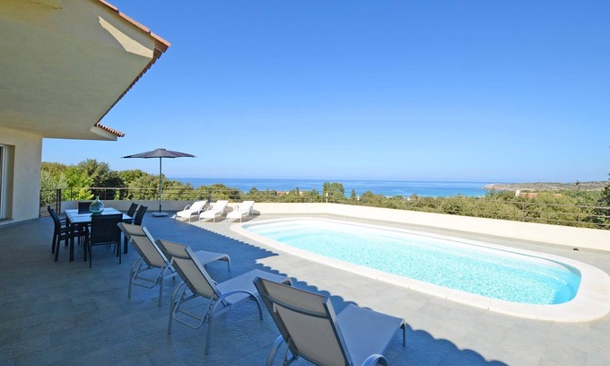Algajola Villa | Contemporary villa, with air conditioning-160 m2, swimming pool,