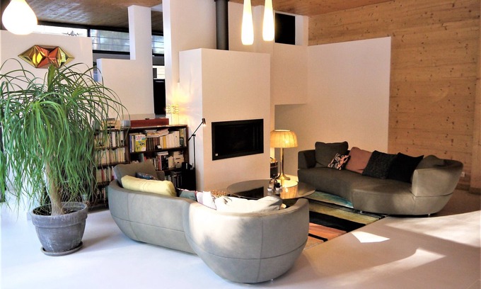 Gemenos Villa | Contemporary villa with 360° views on mountains and only 18 kms from the beaches