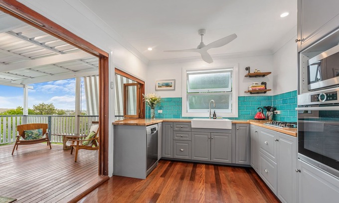 Paddington House | Contemporary Vintage ~ 3Bed/3Bath/2Car/ Pool+Views