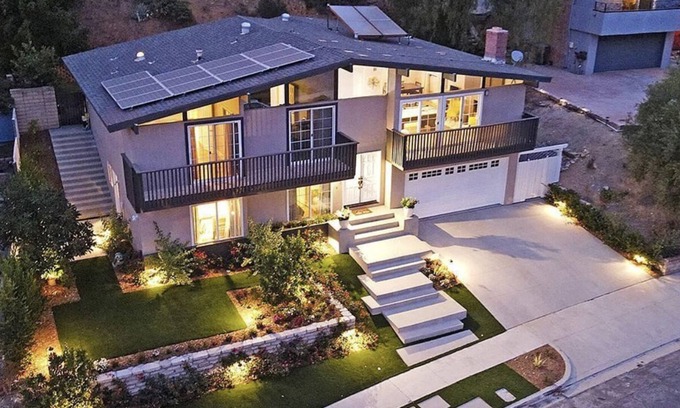 Thousand Oaks House | Contemporary + Zen Place, Close to Everything.