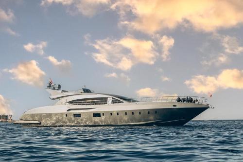 Sheraton Road -Sakkala Boat Rental | Contesa Do