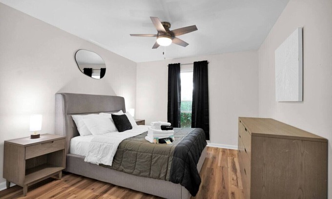 Newburgh Apartment | Contract worker retreat!
