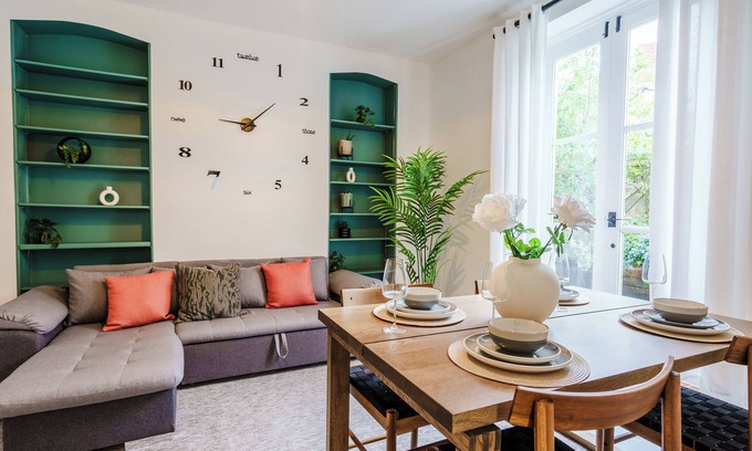Canton Apartment | Contractors/Family House Garden+Freeparking+Games