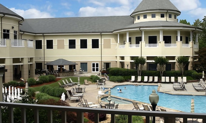 Stone Mountain Hotel | Convenience & Comfort! Minutes to Dinosaur Explore! FREE Parking, Pets Allowed!