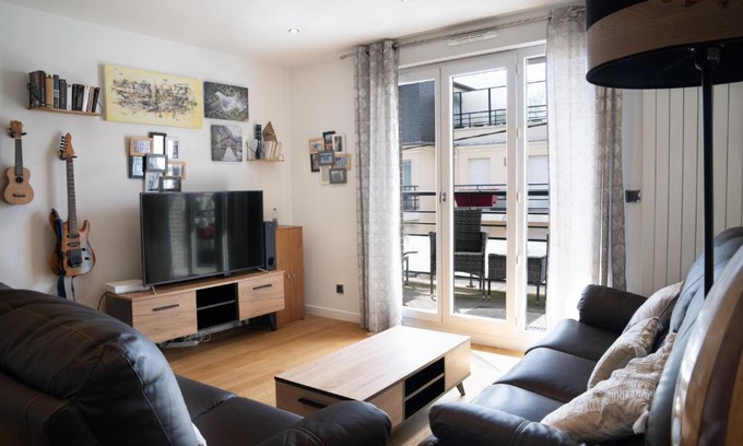 Noisy-le-Grand Apartment | Convenient 2BR Apt near subway