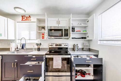 Sugar House Apartment | Convenient 2BR Apt w Covered Parking SLC