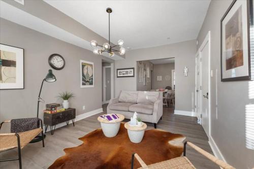 Meridian-Kessler Apartment | Convenient 2BR Near Convention & Hospitals