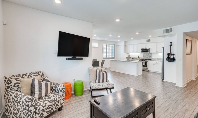 Platinum Triangle Condo | Convenient Anaheim Condo: Walk to Angel Stadium