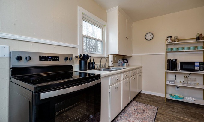 Fairborn House | Convenient Cozy Boho Cottage